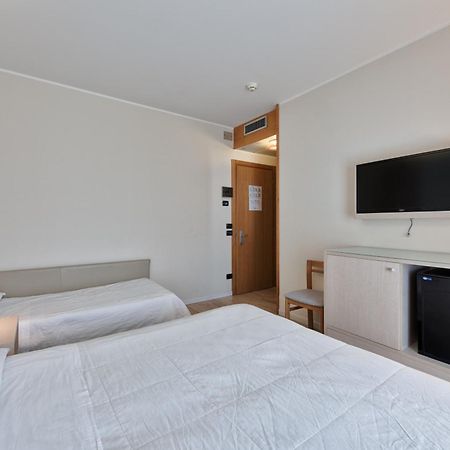 Hotel Columbus Lignano Sabbiadoro Esterno foto