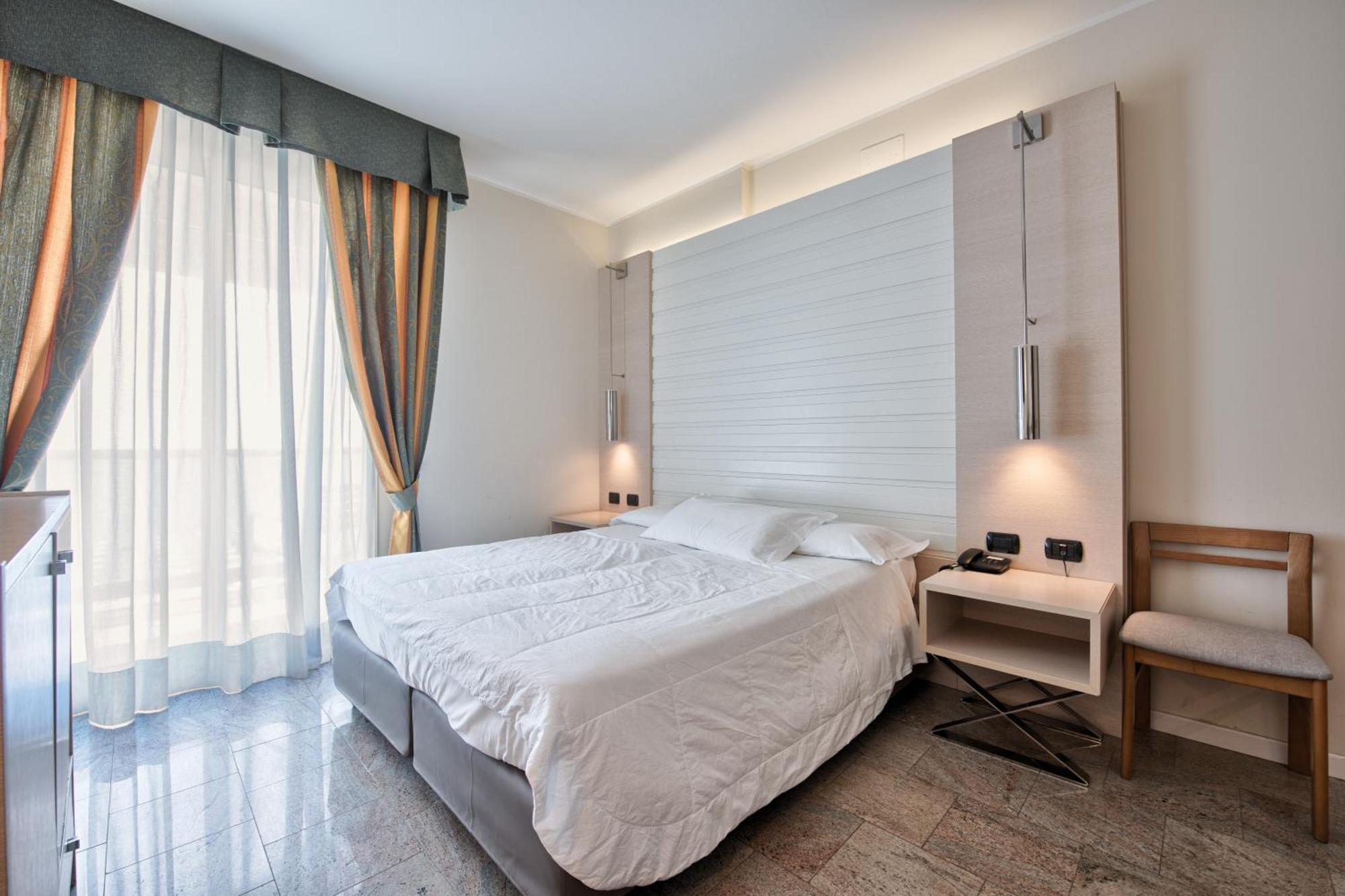 Hotel Columbus Lignano Sabbiadoro Esterno foto