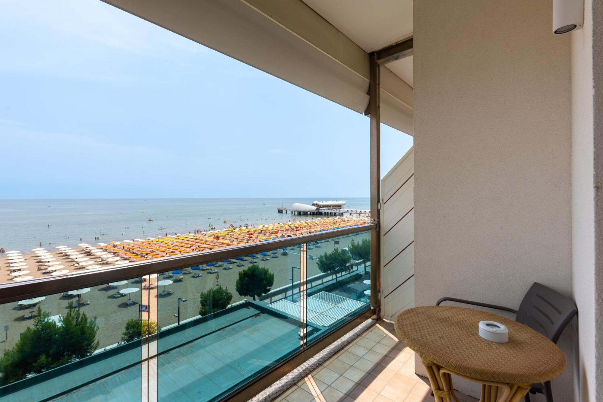 Hotel Columbus Lignano Sabbiadoro Esterno foto