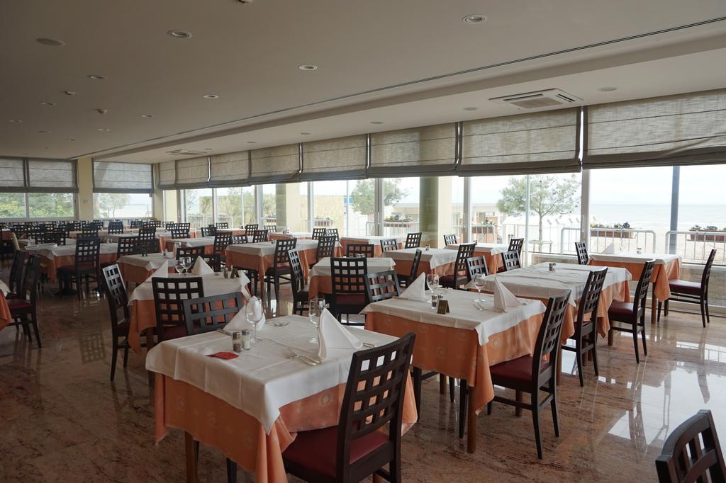 Hotel Columbus Lignano Sabbiadoro Esterno foto