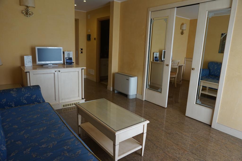 Hotel Columbus Lignano Sabbiadoro Esterno foto
