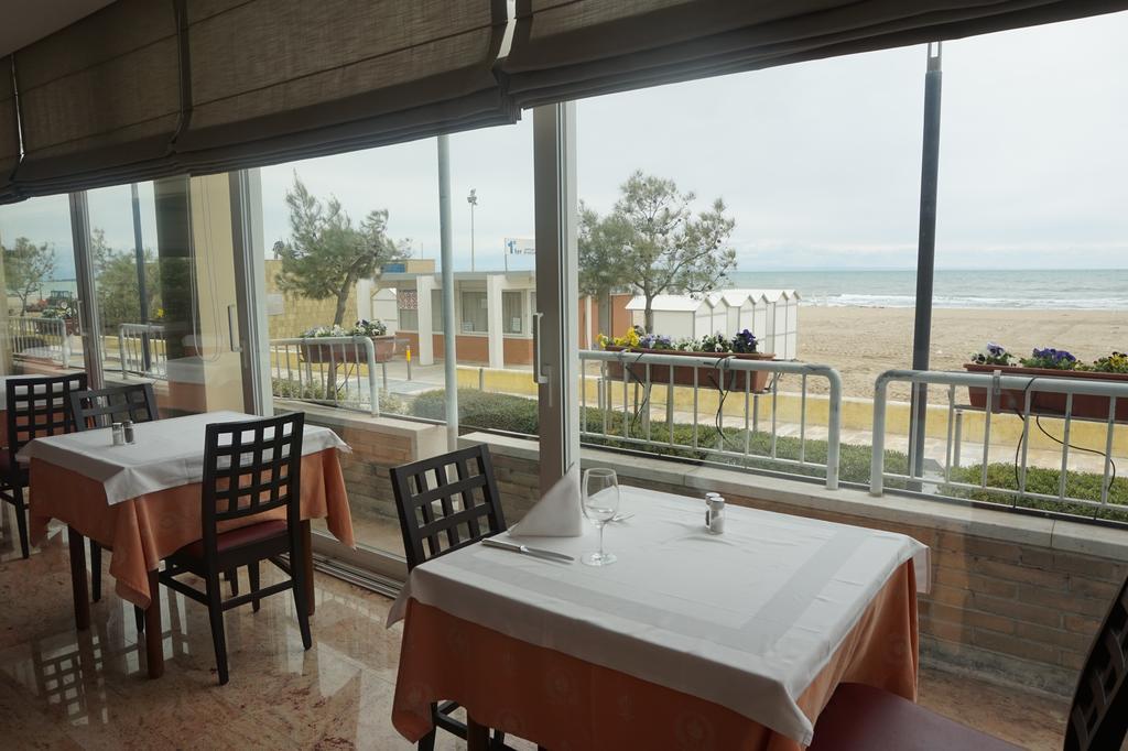 Hotel Columbus Lignano Sabbiadoro Esterno foto