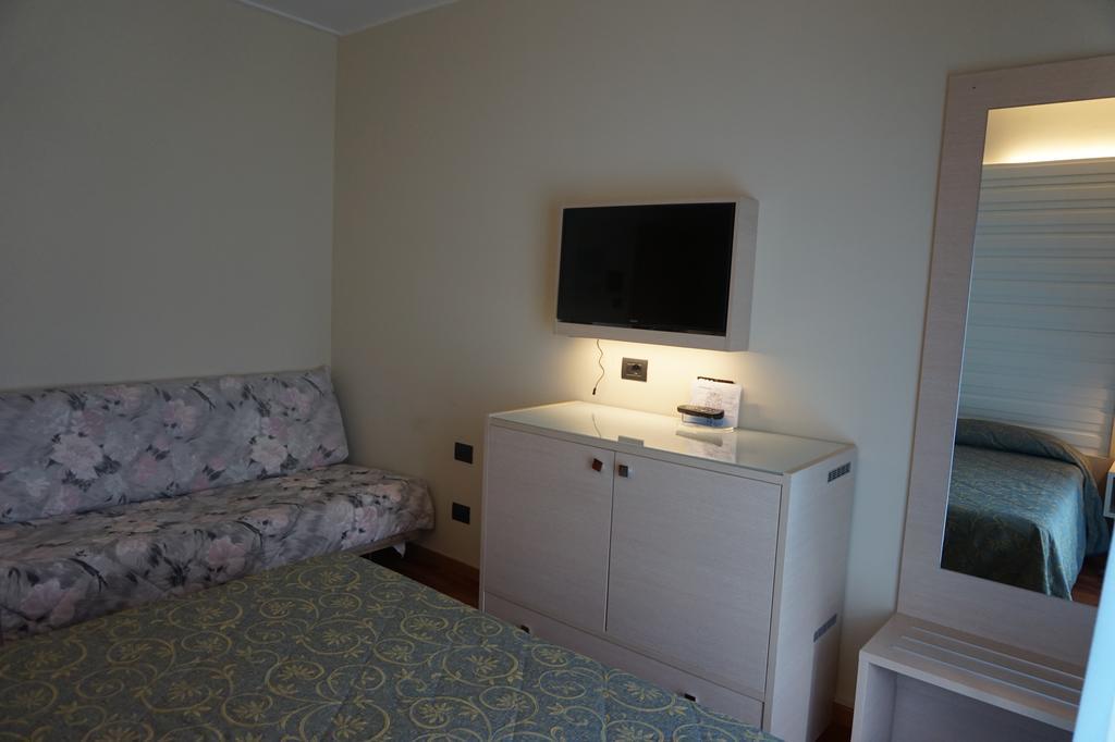 Hotel Columbus Lignano Sabbiadoro Esterno foto