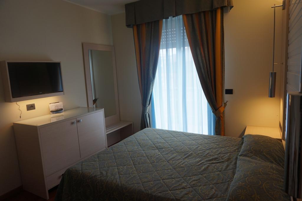 Hotel Columbus Lignano Sabbiadoro Esterno foto