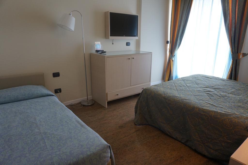 Hotel Columbus Lignano Sabbiadoro Esterno foto