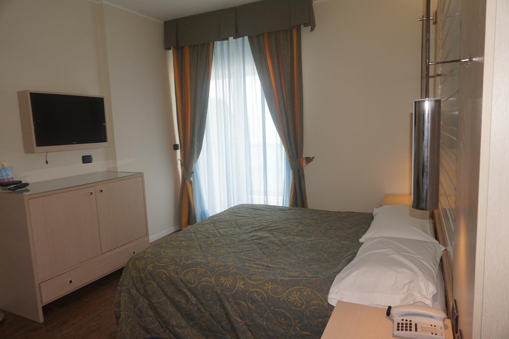 Hotel Columbus Lignano Sabbiadoro Esterno foto