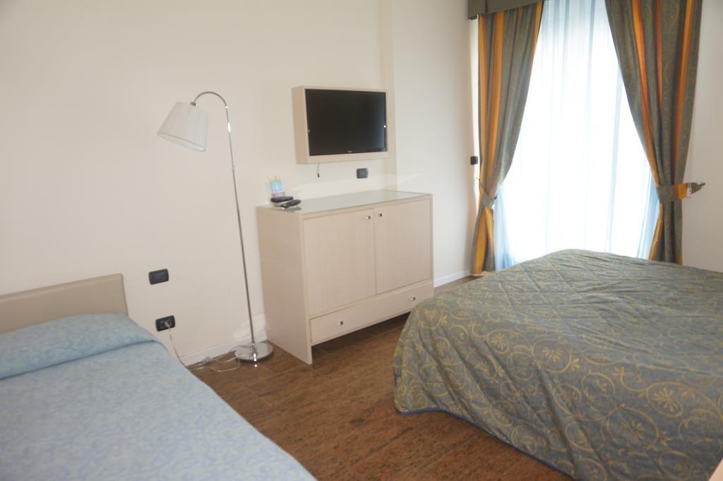 Hotel Columbus Lignano Sabbiadoro Esterno foto