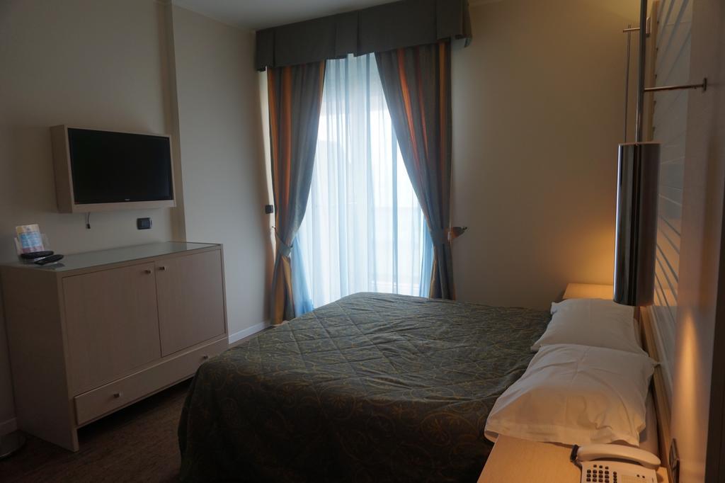Hotel Columbus Lignano Sabbiadoro Esterno foto